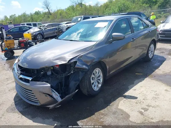4T1BF1FK7HU635822 2017 TOYOTA CAMRY - Image 2