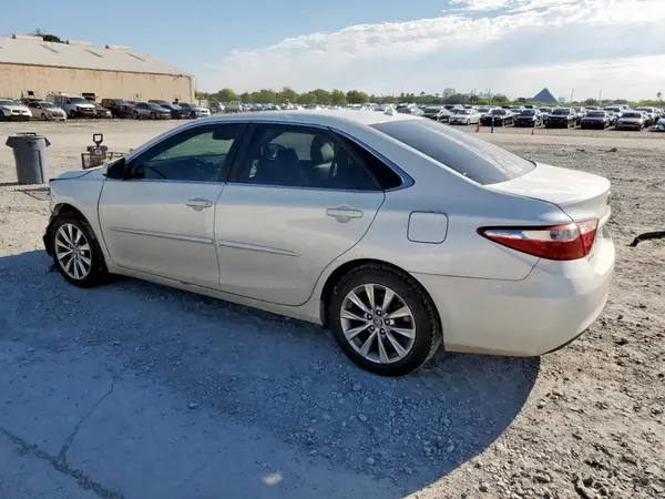 4T1BF1FK7HU636906 2017 TOYOTA CAMRY - Image 2