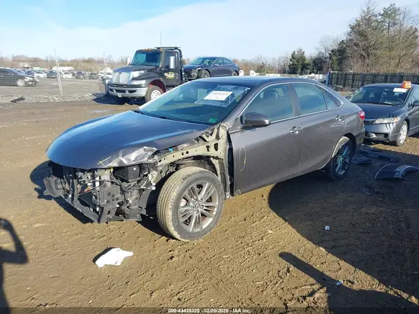 4T1BF1FK7HU643595 2017 TOYOTA CAMRY - Image 2