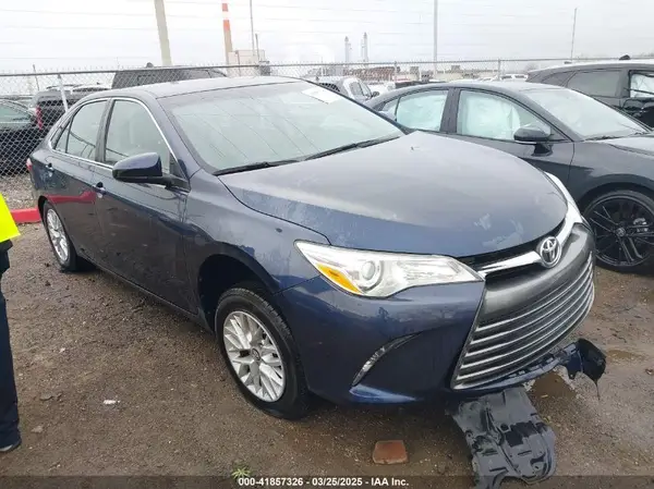4T1BF1FK7HU644729 2017 TOYOTA CAMRY - Image 1