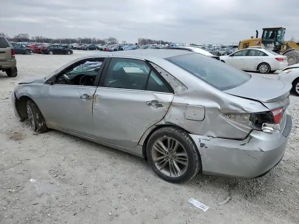 4T1BF1FK7HU644889 2017 TOYOTA CAMRY - Image 2