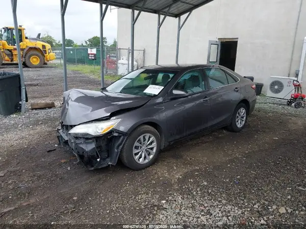 4T1BF1FK7HU648585 2017 TOYOTA CAMRY - Image 2