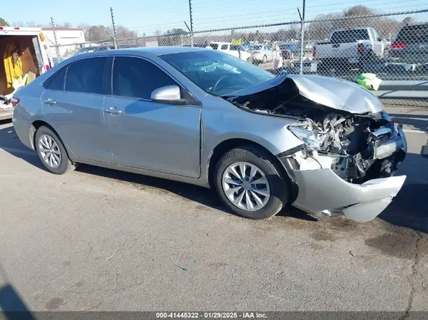 4T1BF1FK7HU650272 2017 TOYOTA CAMRY - Image 1