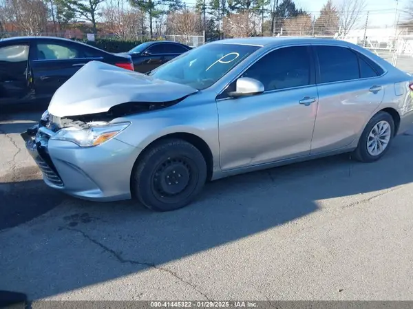 4T1BF1FK7HU650272 2017 TOYOTA CAMRY - Image 2
