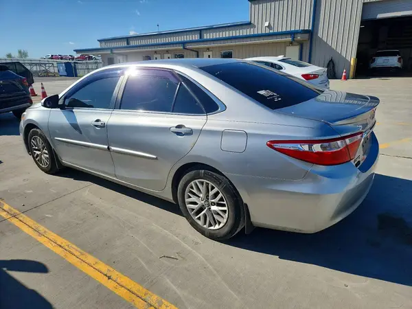 4T1BF1FK7HU650854 2017 TOYOTA CAMRY - Image 2