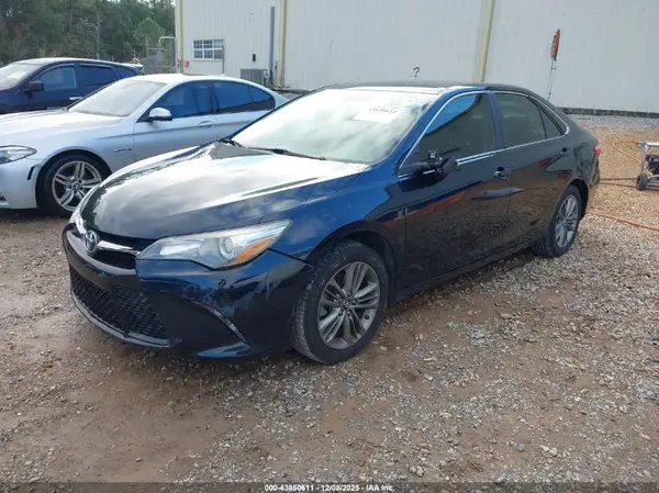 4T1BF1FK7HU653303 2017 TOYOTA CAMRY - Image 2