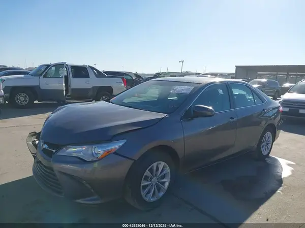 4T1BF1FK7HU657416 2017 TOYOTA CAMRY - Image 2