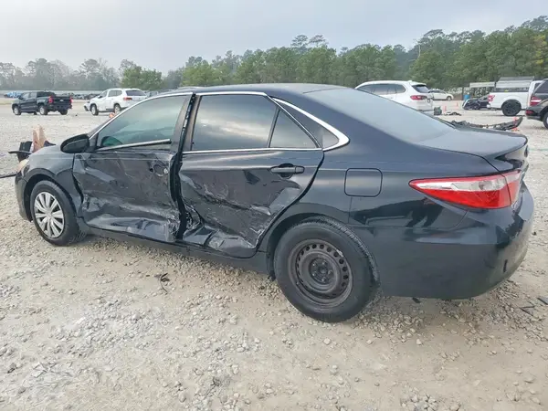 4T1BF1FK7HU658002 2017 TOYOTA CAMRY - Image 2