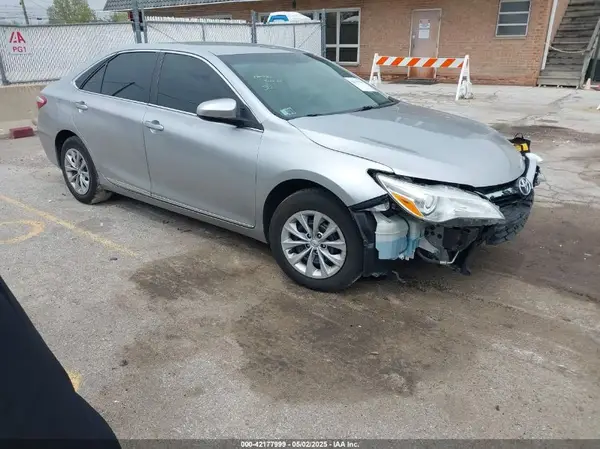 4T1BF1FK7HU659246 2017 TOYOTA CAMRY - Image 1