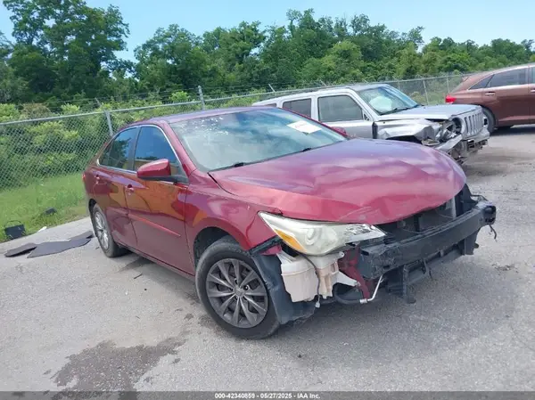 4T1BF1FK7HU659490 2017 TOYOTA CAMRY - Image 1