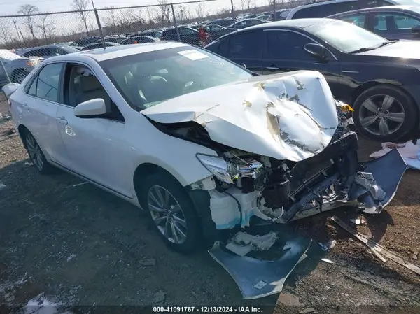 4T1BF1FK7HU661952 2017 TOYOTA CAMRY - Image 1