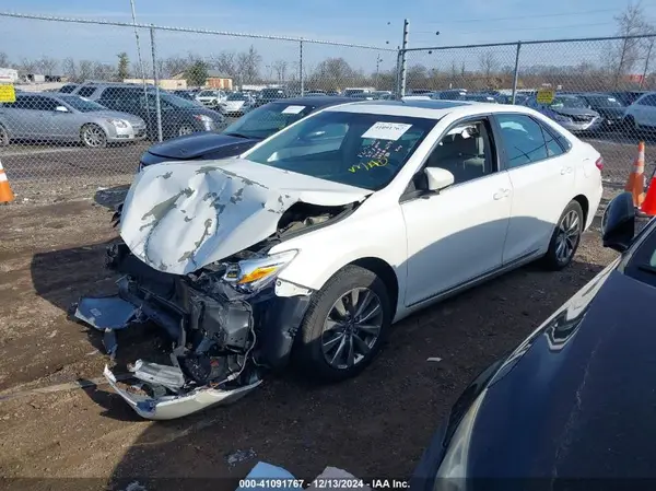 4T1BF1FK7HU661952 2017 TOYOTA CAMRY - Image 2