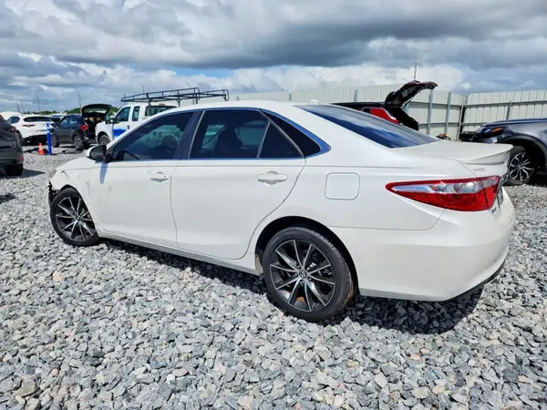 4T1BF1FK7HU670022 2017 TOYOTA CAMRY - Image 2
