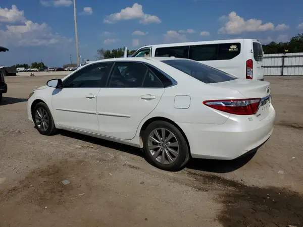 4T1BF1FK7HU692196 2017 TOYOTA CAMRY - Image 2