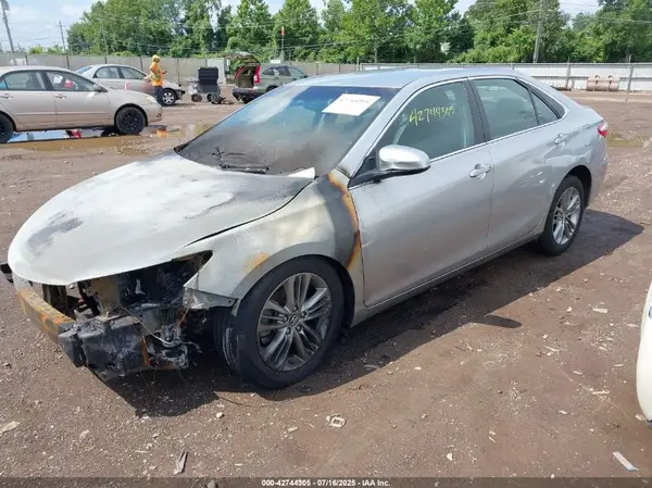 4T1BF1FK7HU694420 2017 TOYOTA CAMRY - Image 2