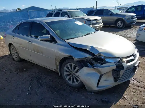 4T1BF1FK7HU694661 2017 TOYOTA CAMRY - Image 1