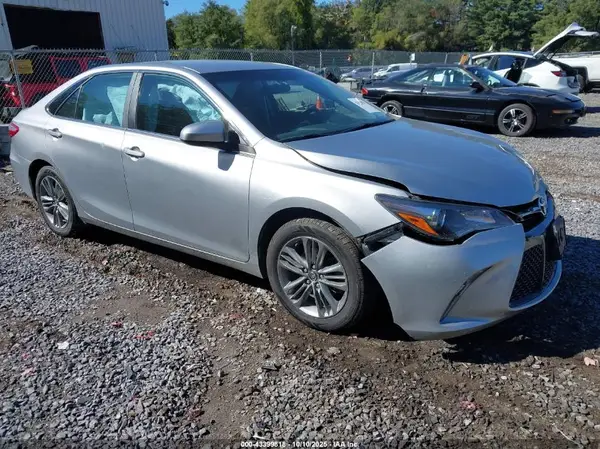 4T1BF1FK7HU695177 2017 TOYOTA CAMRY - Image 1