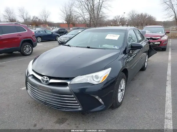 4T1BF1FK7HU695583 2017 TOYOTA CAMRY - Image 2