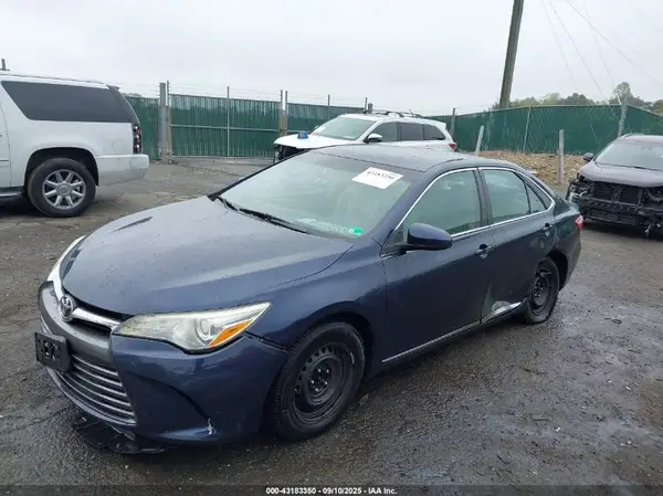 4T1BF1FK7HU696717 2017 TOYOTA CAMRY - Image 2
