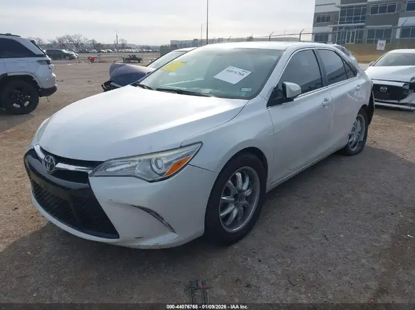 4T1BF1FK7HU696734 2017 TOYOTA CAMRY - Image 2