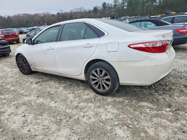 4T1BF1FK7HU697334 2017 TOYOTA CAMRY - Image 2