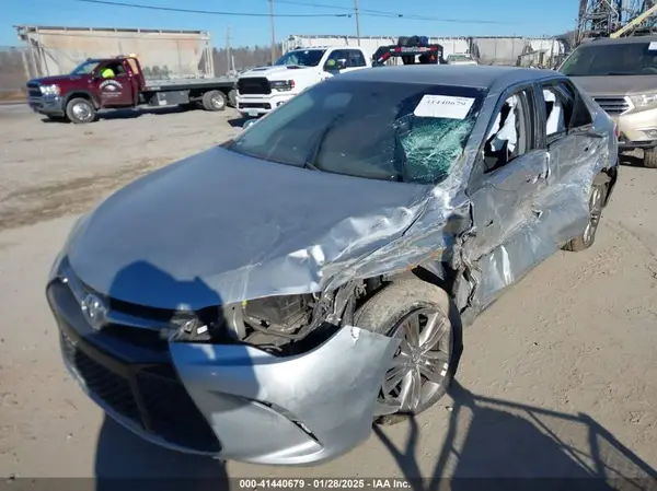 4T1BF1FK7HU697351 2017 TOYOTA CAMRY - Image 2