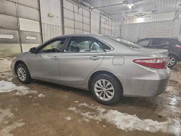 4T1BF1FK7HU699374 2017 TOYOTA CAMRY - Image 2
