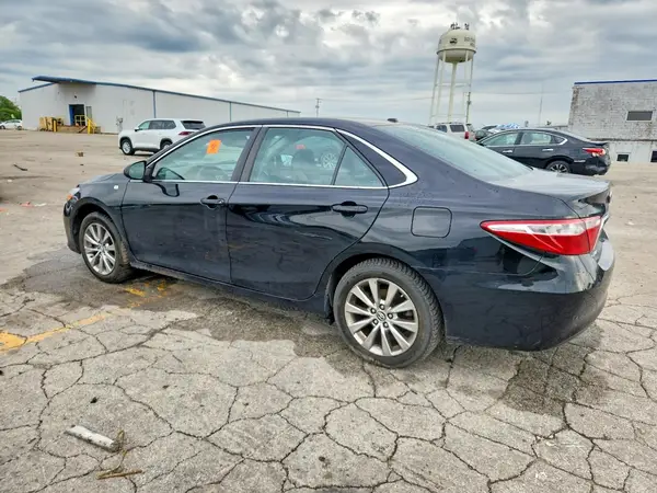 4T1BF1FK7HU708302 2017 TOYOTA CAMRY - Image 2