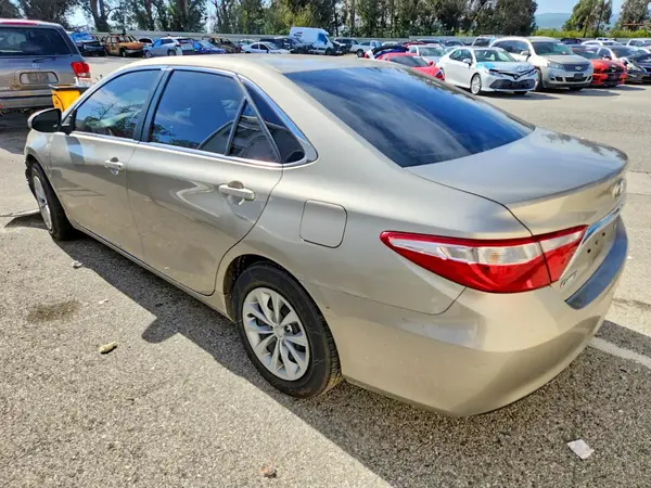 4T1BF1FK7HU709045 2017 TOYOTA CAMRY - Image 2