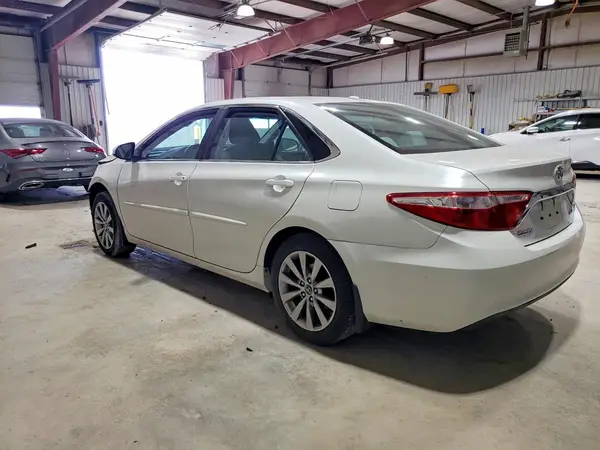 4T1BF1FK7HU709675 2017 TOYOTA CAMRY - Image 2
