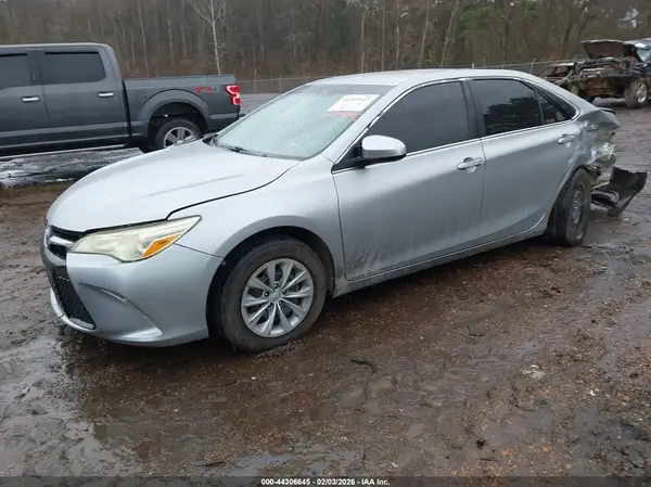 4T1BF1FK7HU710535 2017 TOYOTA CAMRY - Image 2