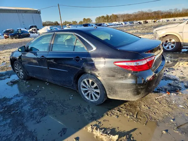 4T1BF1FK7HU715346 2017 TOYOTA CAMRY - Image 2