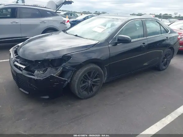 4T1BF1FK7HU718800 2017 TOYOTA CAMRY - Image 2