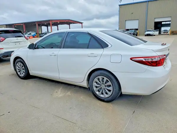 4T1BF1FK7HU719641 2017 TOYOTA CAMRY - Image 2