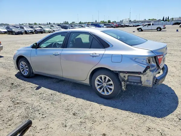 4T1BF1FK7HU725049 2017 TOYOTA CAMRY - Image 2
