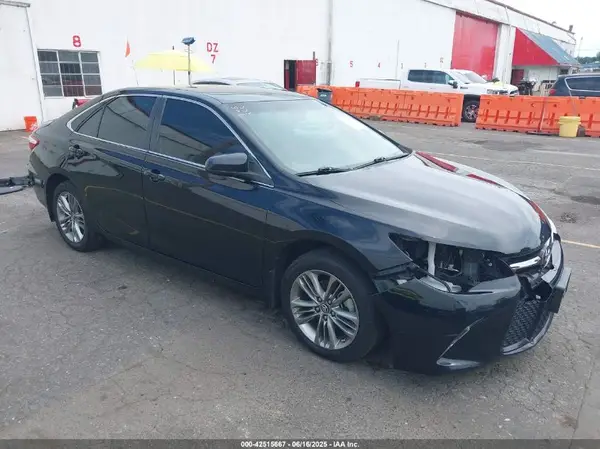 4T1BF1FK7HU726752 2017 TOYOTA CAMRY - Image 1