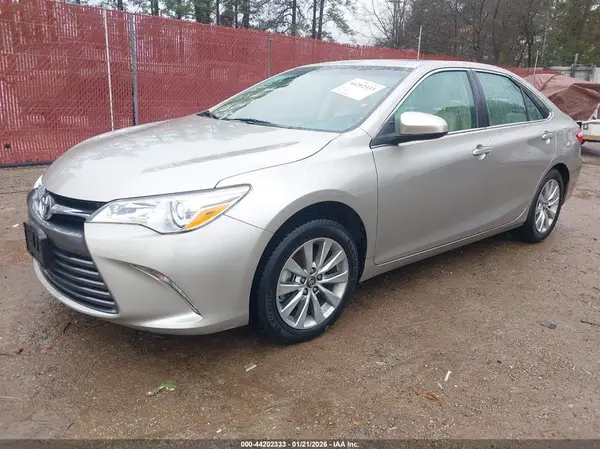 4T1BF1FK7HU728856 2017 TOYOTA CAMRY - Image 2