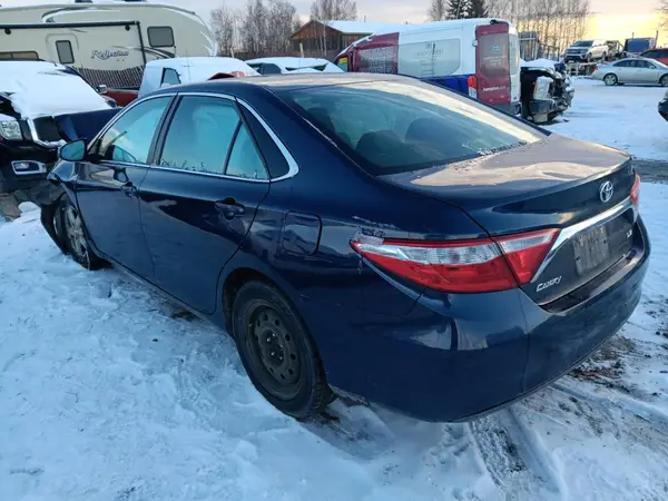 4T1BF1FK7HU729523 2017 TOYOTA CAMRY - Image 2