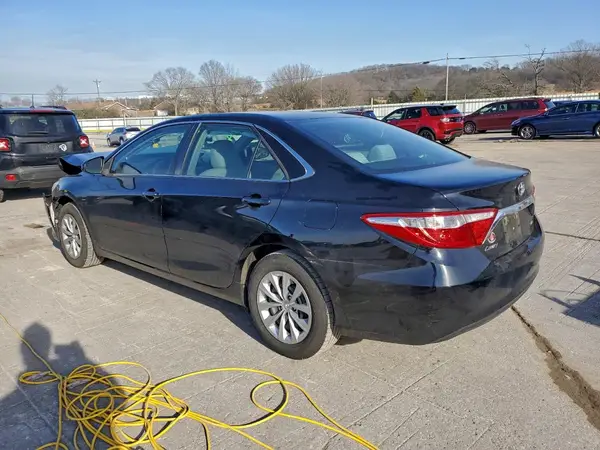 4T1BF1FK7HU733328 2017 TOYOTA CAMRY - Image 2