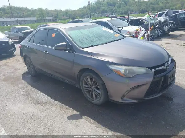 4T1BF1FK7HU734978 2017 TOYOTA CAMRY - Image 1
