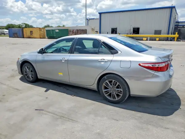 4T1BF1FK7HU737640 2017 TOYOTA CAMRY - Image 2