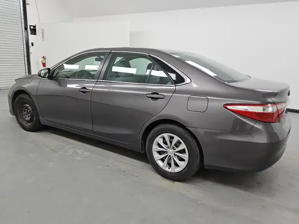 4T1BF1FK7HU739288 2017 TOYOTA CAMRY - Image 2