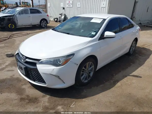 4T1BF1FK7HU739825 2017 TOYOTA CAMRY - Image 2