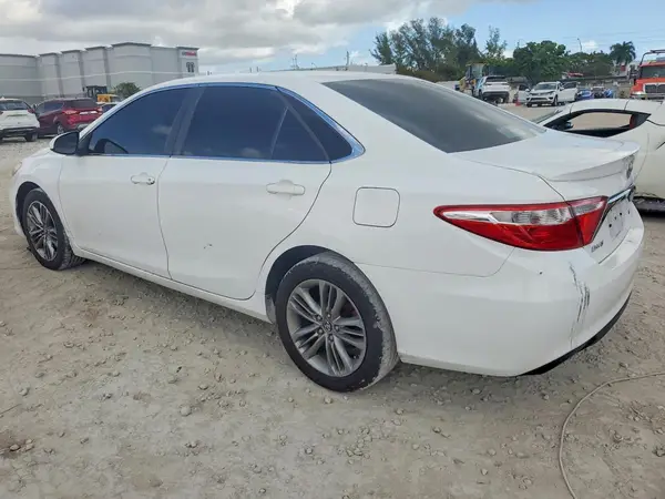 4T1BF1FK7HU740618 2017 TOYOTA CAMRY - Image 2