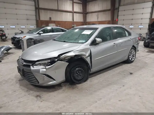 4T1BF1FK7HU744958 2017 TOYOTA CAMRY - Image 2