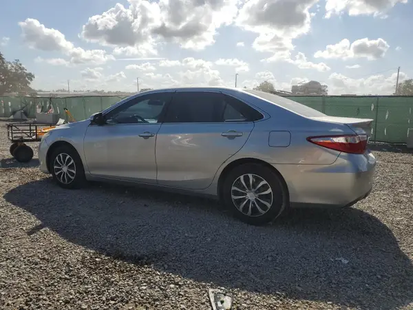 4T1BF1FK7HU746614 2017 TOYOTA CAMRY - Image 2