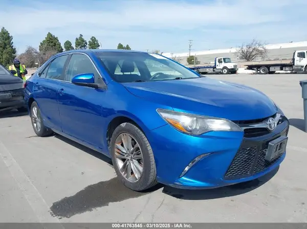 4T1BF1FK7HU747195 2017 TOYOTA CAMRY - Image 1