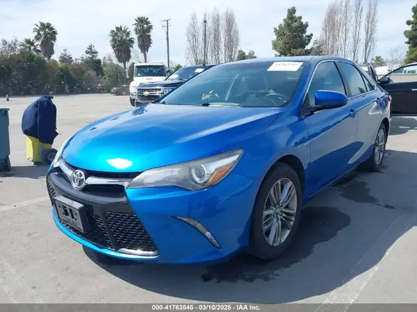 4T1BF1FK7HU747195 2017 TOYOTA CAMRY - Image 2
