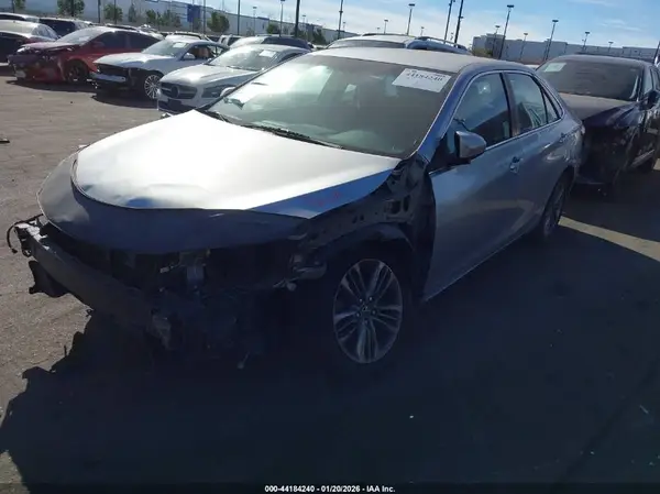 4T1BF1FK7HU747262 2017 TOYOTA CAMRY - Image 2