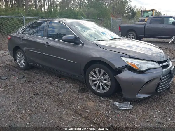 4T1BF1FK7HU751196 2017 TOYOTA CAMRY - Image 1